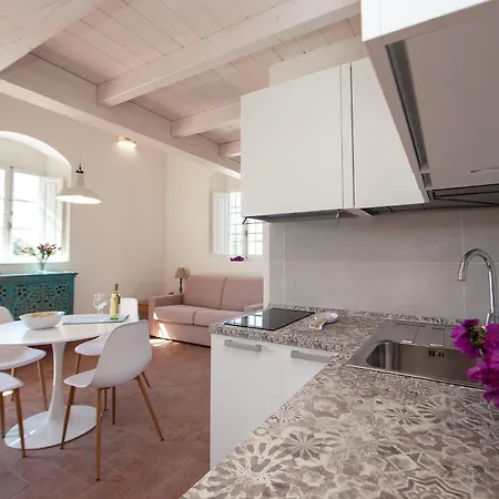 Le Api Гостевой дом Марина-ди-Кампо